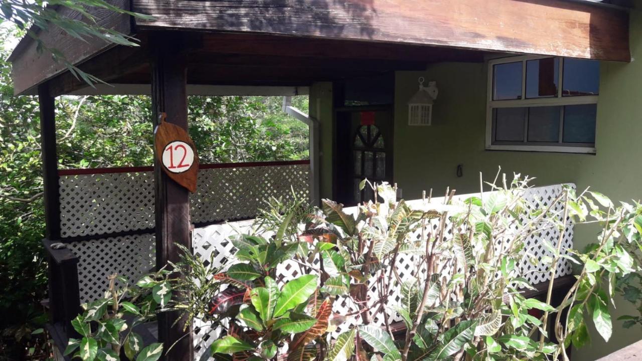 Hibiscus Valley Inn Marigot Екстериор снимка
