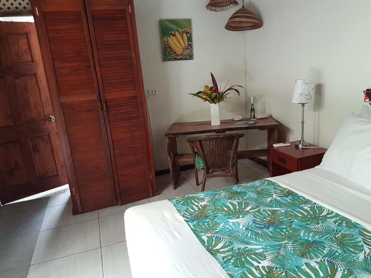 Hibiscus Valley Inn Marigot Екстериор снимка