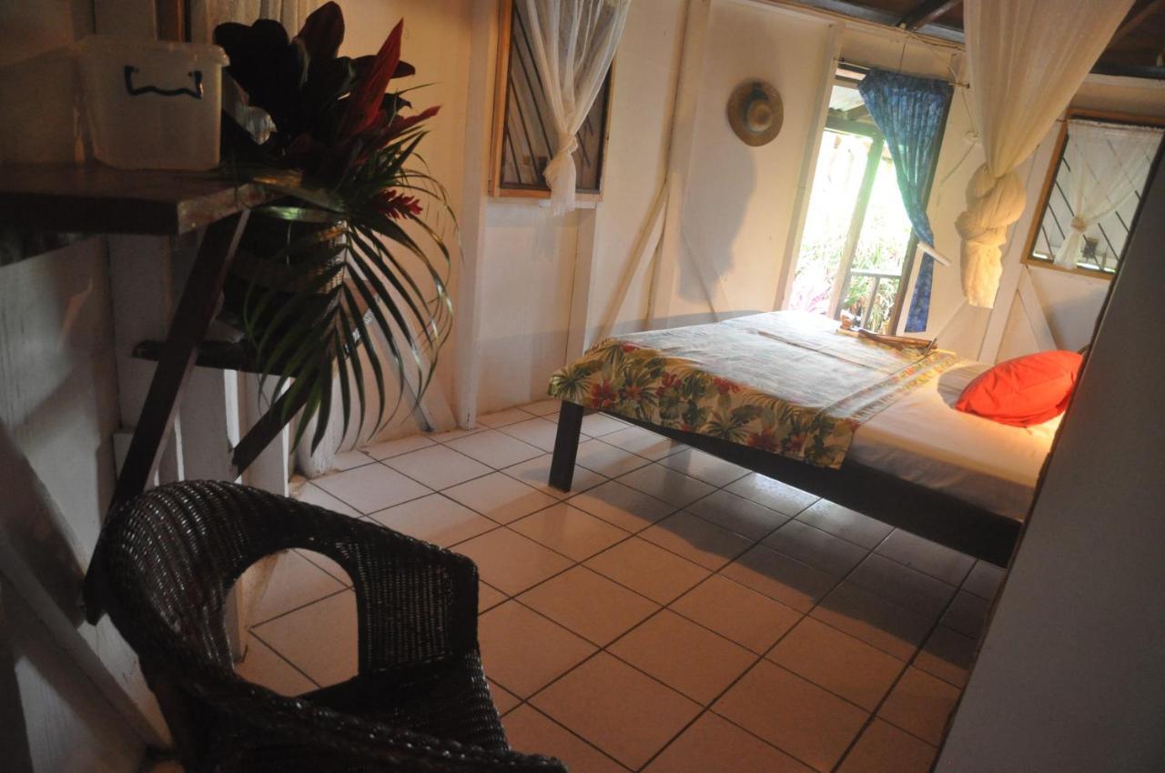 Hibiscus Valley Inn Marigot Екстериор снимка