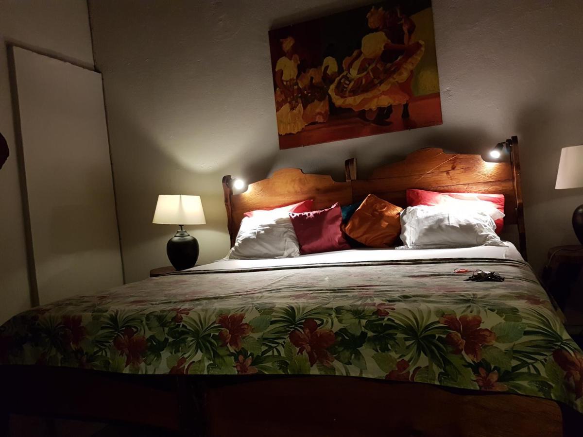 Hibiscus Valley Inn Marigot Екстериор снимка