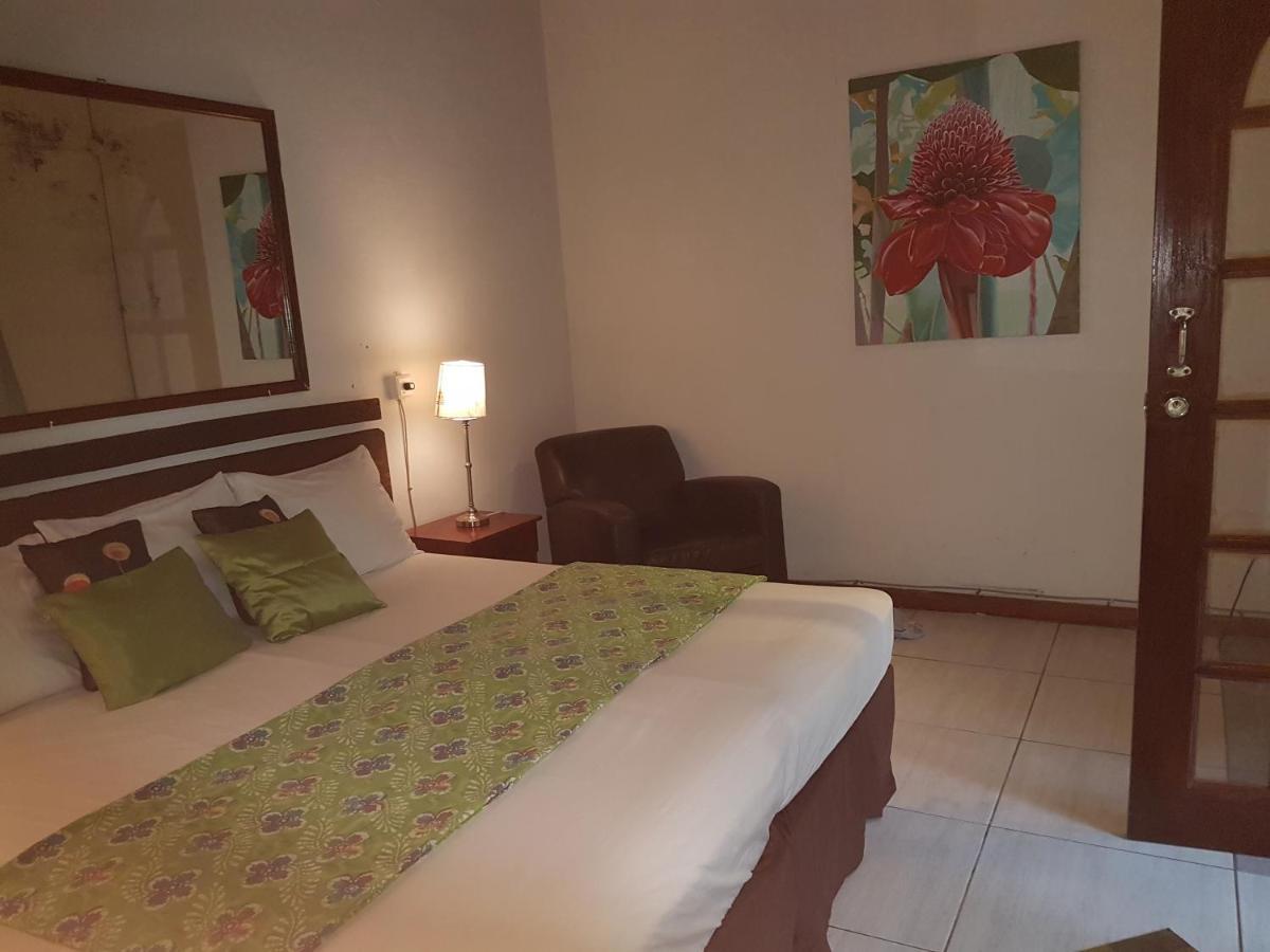 Hibiscus Valley Inn Marigot Екстериор снимка
