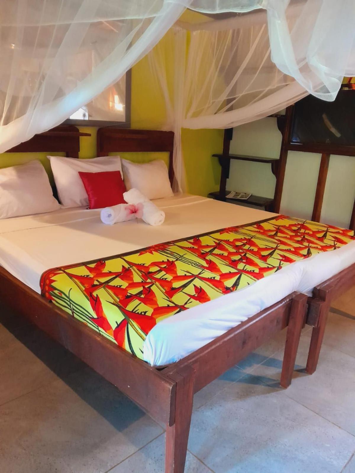 Hibiscus Valley Inn Marigot Екстериор снимка