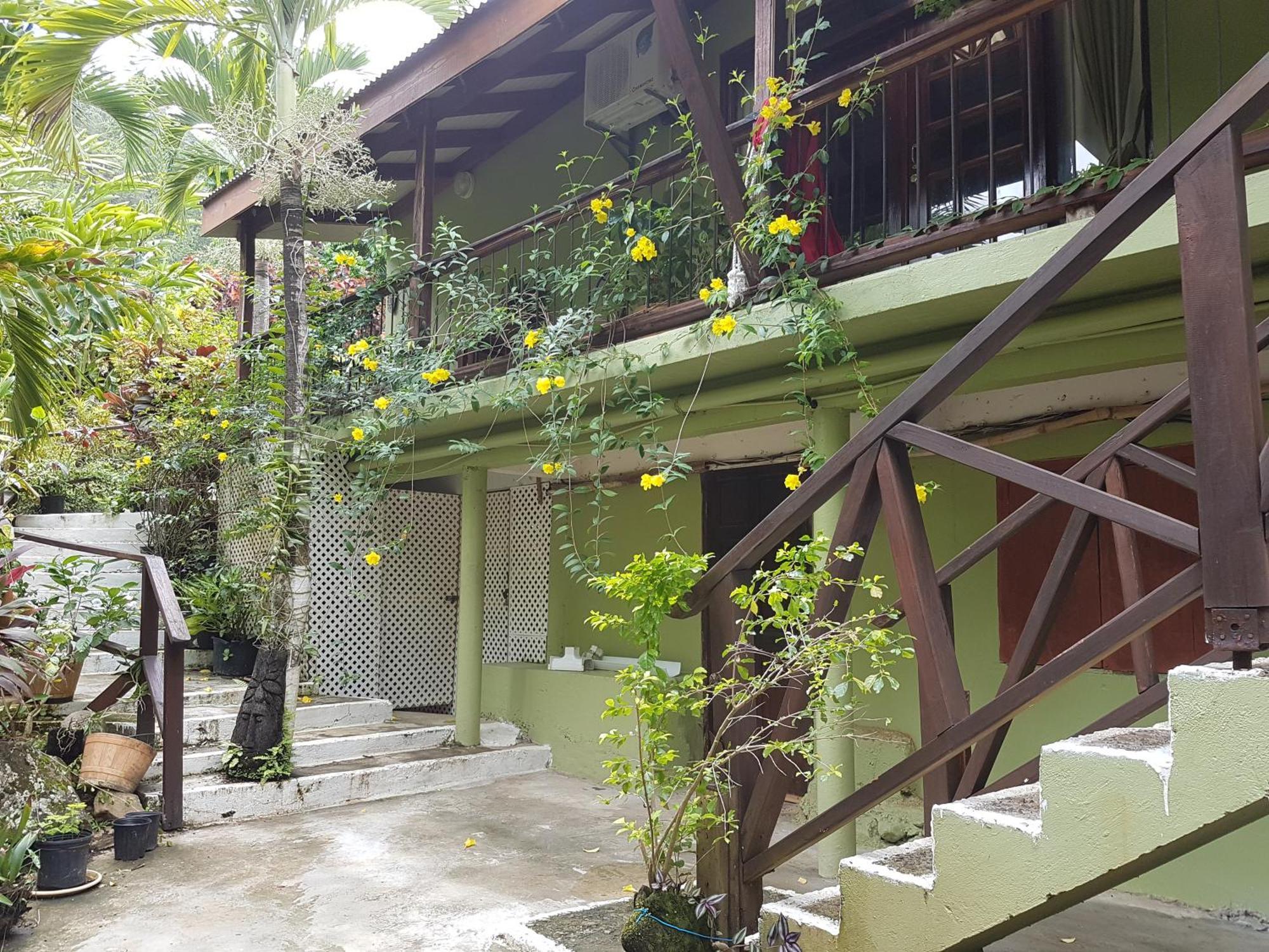 Hibiscus Valley Inn Marigot Екстериор снимка