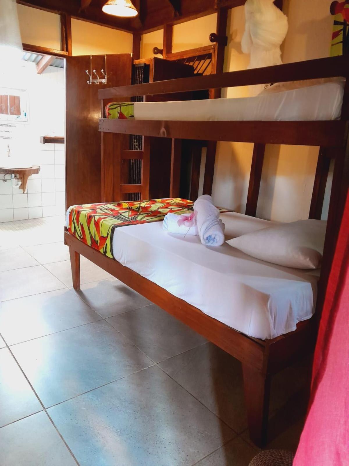 Hibiscus Valley Inn Marigot Екстериор снимка
