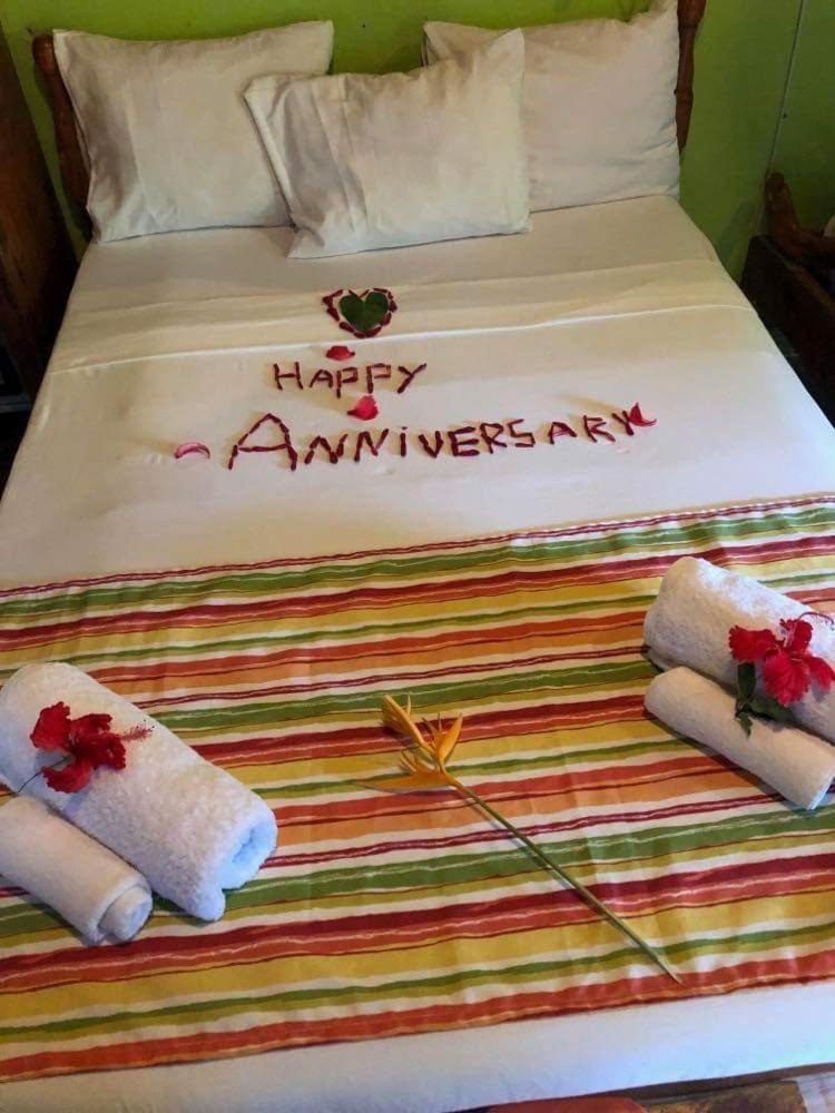 Hibiscus Valley Inn Marigot Екстериор снимка