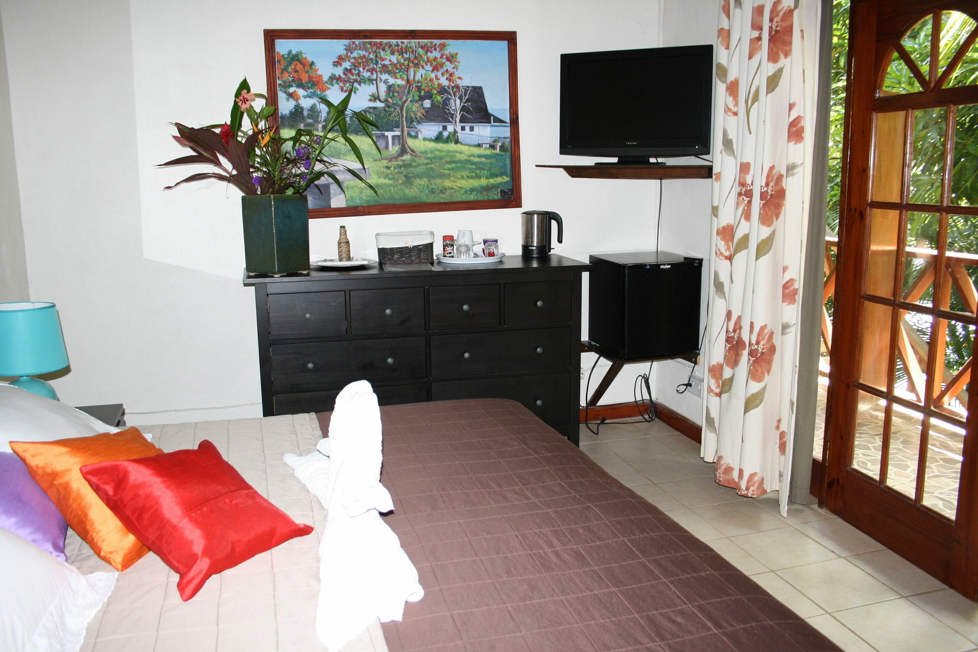 Hibiscus Valley Inn Marigot Екстериор снимка